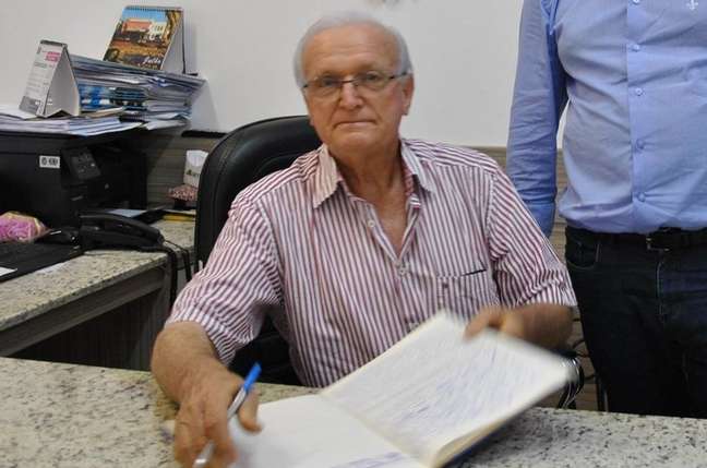 Prefeito de Palmitinho foi esfaqueado dentro da prefeitura (Foto: Divulgação)