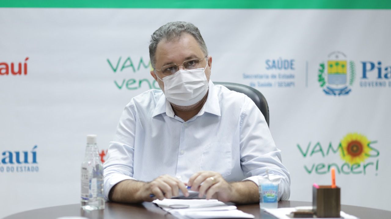 Secretário de Saúde Florentino Neto celebra vacinação em todas as cidades piauienses - Foto: Divulgação/Ccom