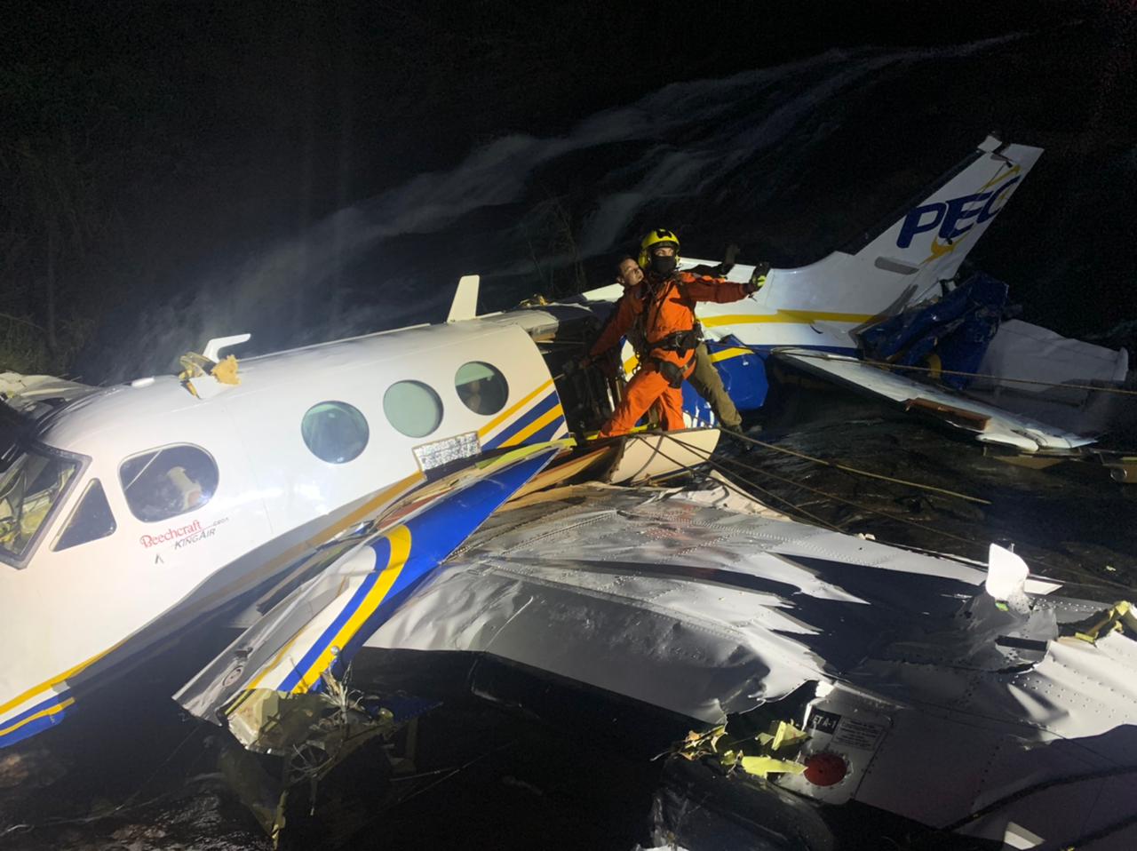 Marília Mendonça e mais 4 pessoas morreram em queda de avião em Minas Gerais