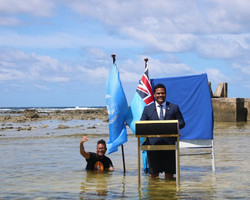 Discurso feito no mar para COP 26 alerta para o risco de ilha desaparecer