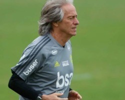 Empresário de Jorge Jesus chega ao Brasil para discutir volta ao Flamengo