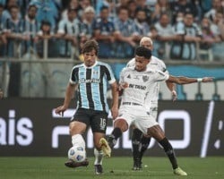 Grêmio vence Atlético-MG, mas é rebaixado para a Série B do Brasileirão
