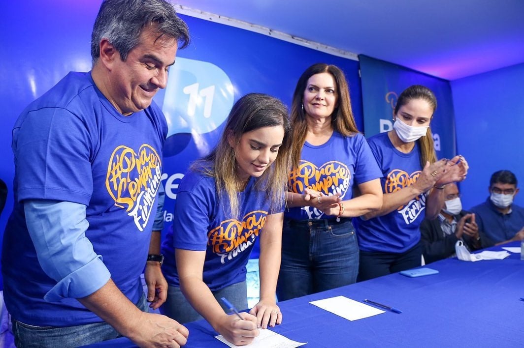 Bárbara Soares assina ficha de filiação ao partido e deve concorrer em 2022 (Foto: Divulgação)