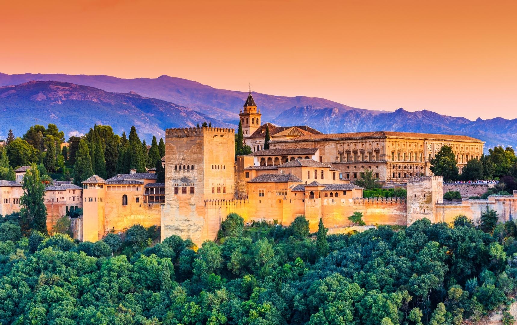 Alhambra/Imagem: Canva