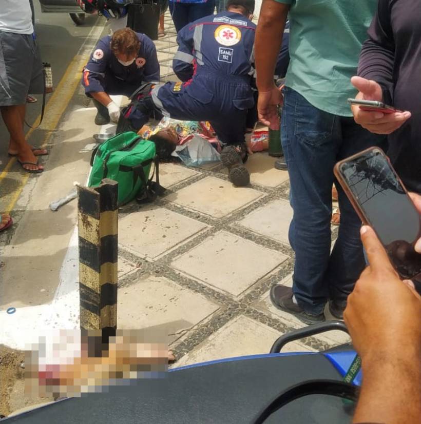 Mulher tem perna decepada em grave acidente entre moto e carro em Parnaíba (Foto: Reprodução/ WhatsApp)
