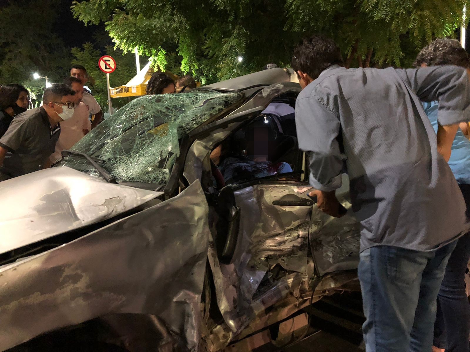 Motorista de Siena ficou preso às ferragens e veio a óbito no local - Foto: Reprodução