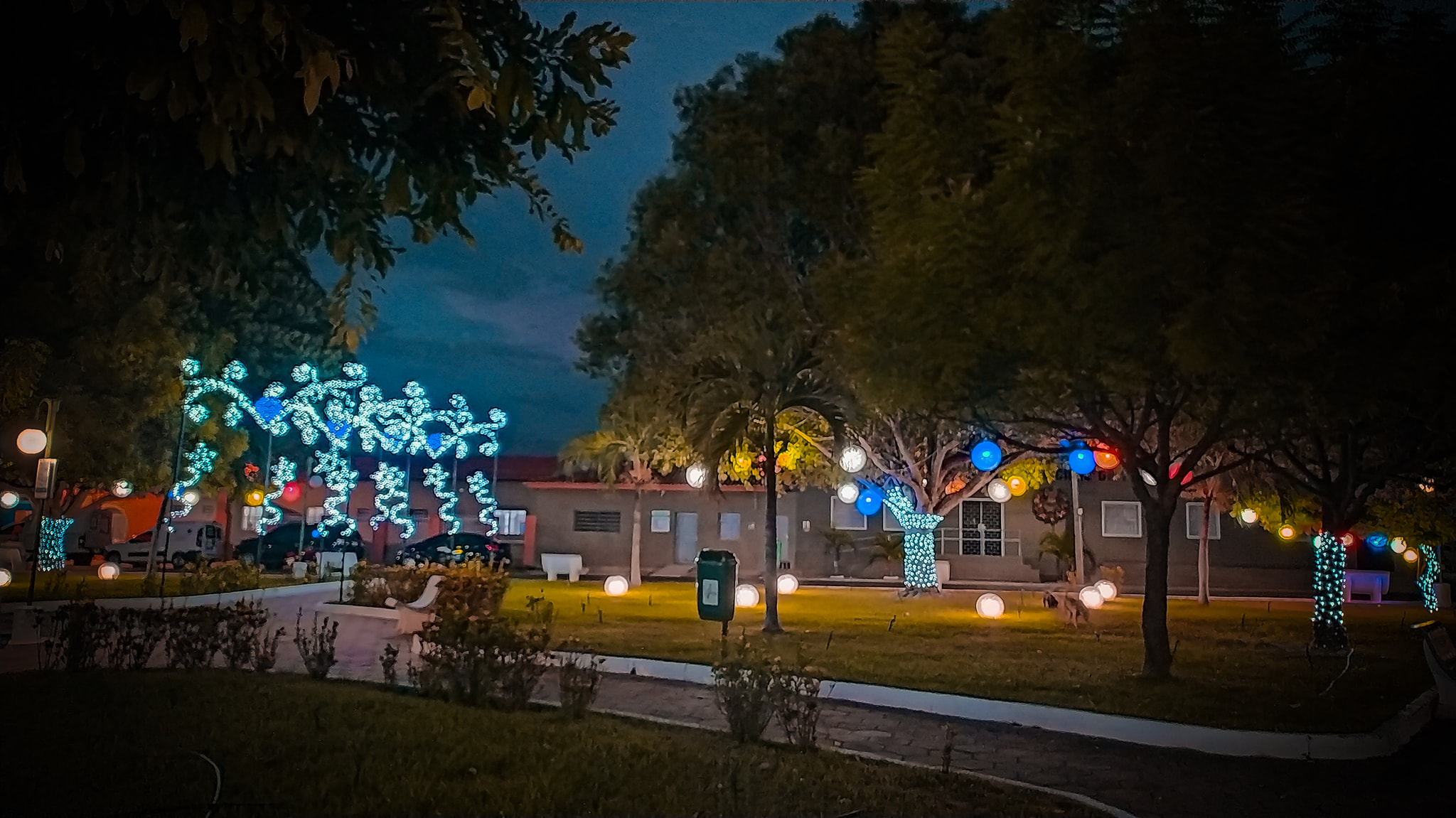 Praça 28 de Dezembro de Joaquim Pires recebe decoração natalina - Imagem 4