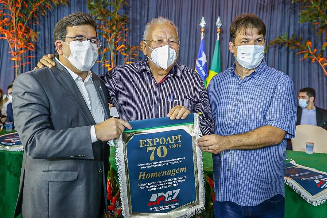 Prefeito de Monsenhor Gil, João Luiz é homenageado na Expoapi 2021 - Imagem 2