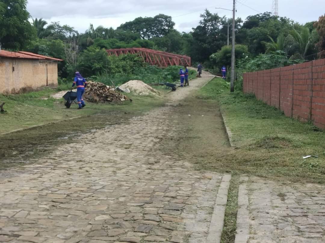 Prefeito João Luiz mantém seu compromisso de cidade limpa em Monsenhor Gil - Imagem 7