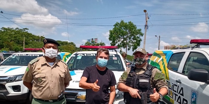 Prefeito João Luiz recebe viatura policial okm para Monsenhor Gil
