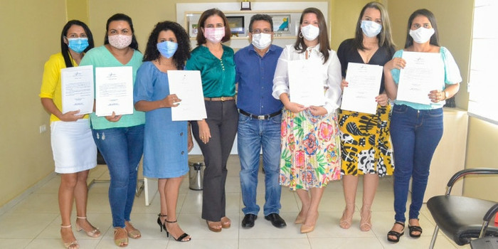 Prefeito Genival Bezerra empossa sete novos professores para Rede Municipal de Ensino