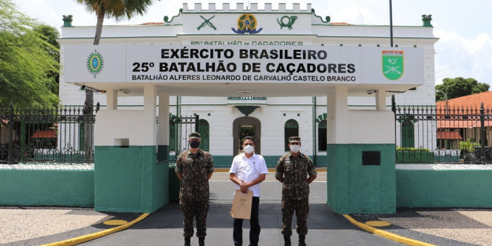 Prefeito de Coivaras trata sobre parceria com o 25º BC do Exército Brasileiro