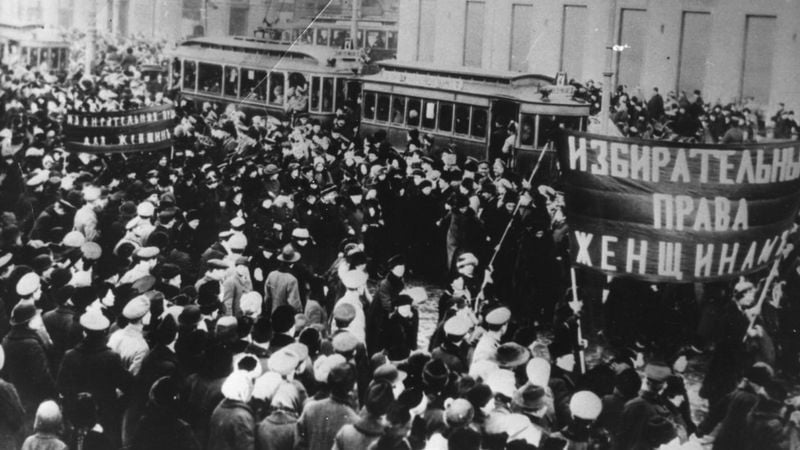Rússia, 1917, mulhres nas ruas pedindo direitos (Foto: Getty)