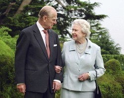 Rainha Elizabeth diz que sente “grande vazio” sem príncipe Philip