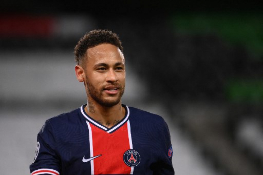 Neymar irá alongar sua estadia na capital francesa (Foto: FRANCK FIFE / AFP)