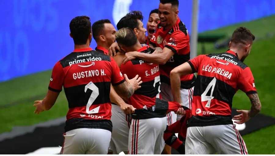 Jogadores do Flamengo comemoram título da Supercopa do Brasil. Time inicia jornada na Libertadores-Imagem: Mateus Bonomi/AGIF