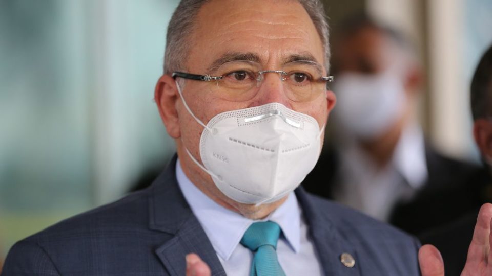 Queiroga admite dificuldade para fornecer 2ª dose da CoronaVac - Imagem 1