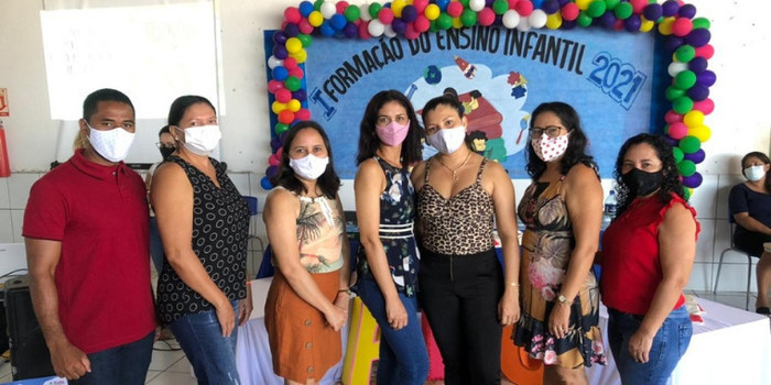 Dr. Zé Fernando fez entrega de material infantil