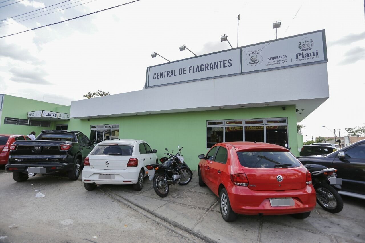Os donos dos restaurantes foram encaminhados à Central de Flagrantes (Foto: Portal Meio Norte)