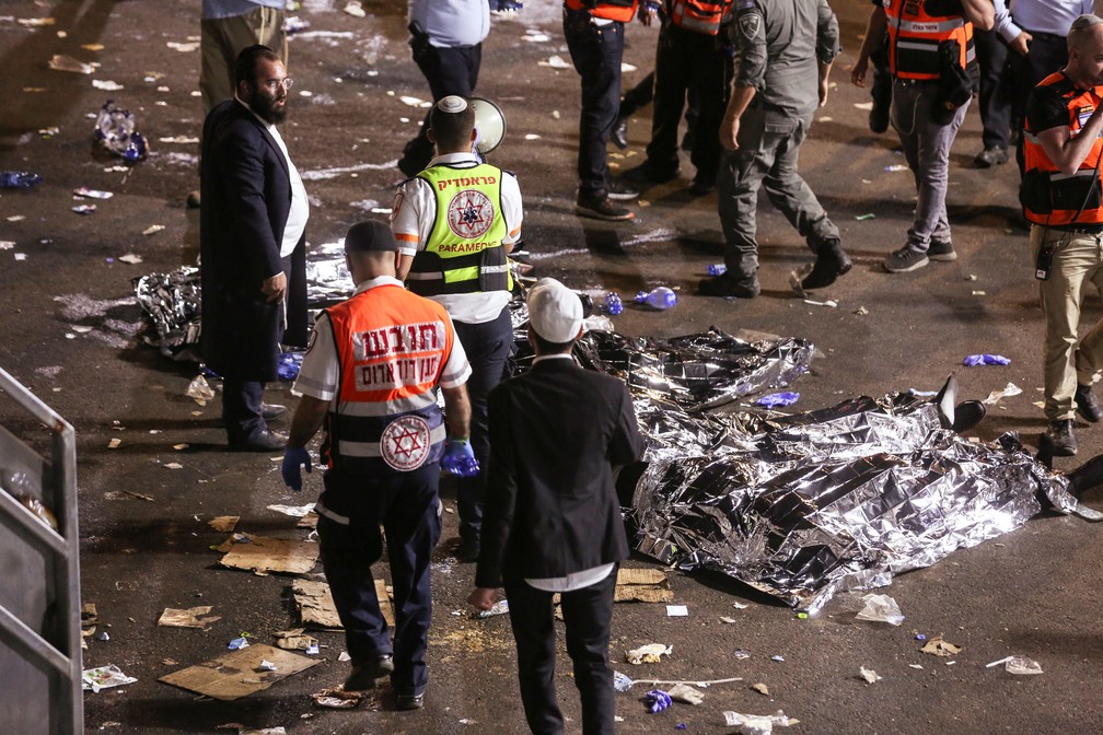 Vários mortos ainda não foram identificados (Foto: Reuters)