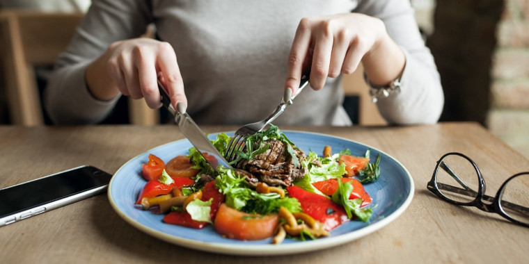 Testou positivo para Covid-19? Veja que alimentos consumir