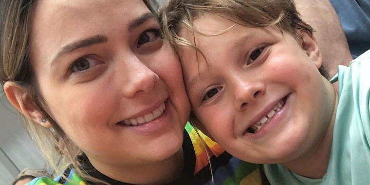 Ex de Neymar e mãe de seu filho Lucca, se muda para Barcelona