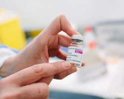 Governo restringe vacinação de grávidas e veta uso da AstraZeneca