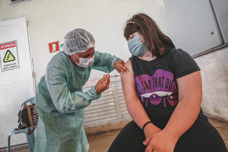 Novas doses darão andamento a vacinação de grupos prioritários (Foto: CCOM)