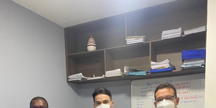 Prefeito de Cajazeiras do Piauí participa de reunião com deputado Bessah