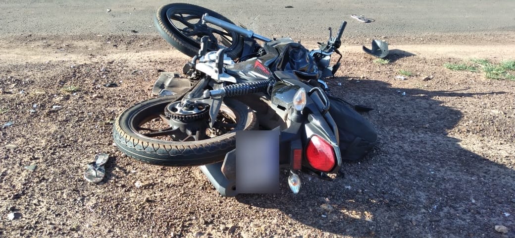 Dois ocupantes da motocicleta morreram no local - Foto: Divulgação/PRF