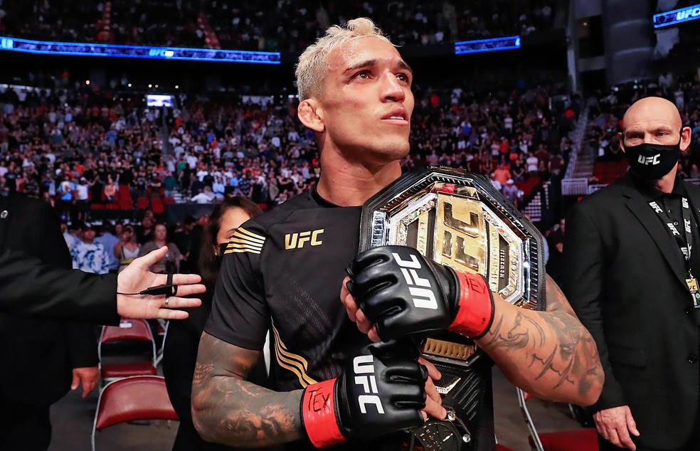 Quem é o atual campeão do peso leve do UFC?