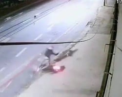 Suspeito “voa” sobre escadaria durante fuga da polícia; veja o vídeo!