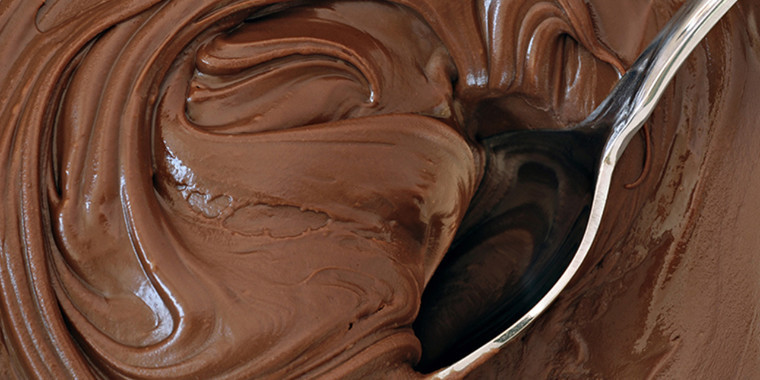 Saiba como preparar de sobremesa, um brigadeiro com creme de leite