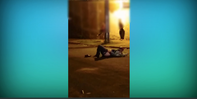  Vídeo: Acusado de estupro, mototaxista apanha até a morte; imagens fortes - Imagem 3