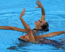 Ao som de Sepultura, nado artístico busca vaga nos Jogos Olímpicos