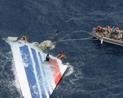 Queda de avião da Air France no oceano matou 228, sendo 59 brasileiros 