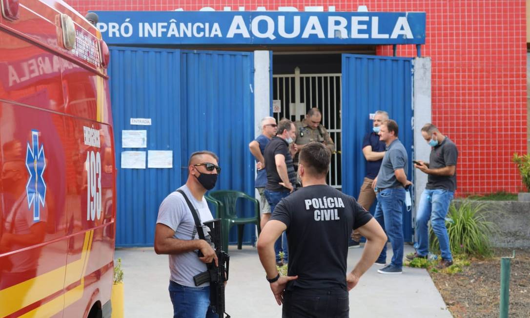 Jovem mata cinco pessoas durante atentado em escola em Santa Catarina (Foto: Gilmar Bortese/ O Globo)