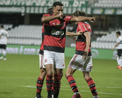 Flamengo vence o Coritiba por 1 a 0 no jogo de ida na Copa do Brasil 