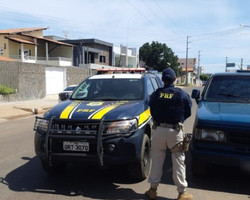PRF recupera veículo roubado no Maranhão e prende três homens na BR-316
