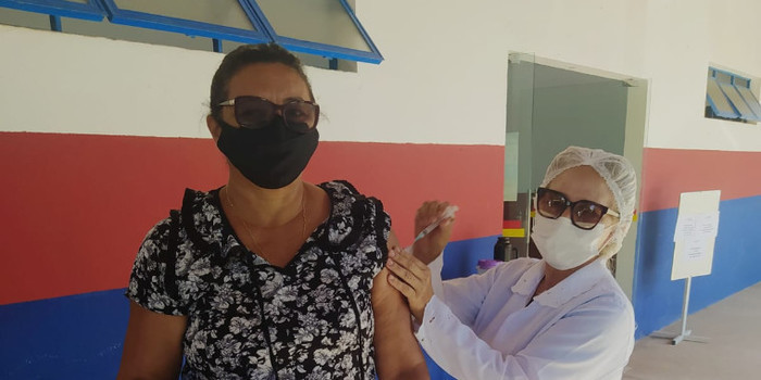 Saúde de Agricolândia iniciou a vacina dos professores contra COVID-19