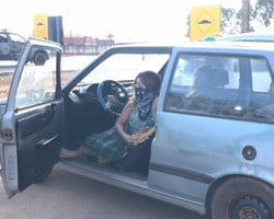Com medo de Lázaro, família com grávida dorme dentro de carro em Goiás 