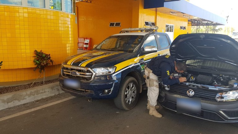 Homem é preso com documentação falsa e veículo roubado em Floriano 