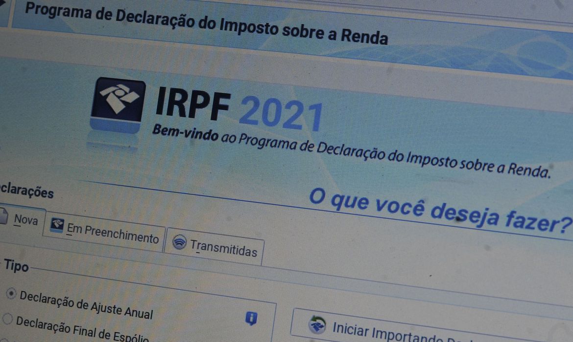 O ministro da Economia, Paulo Guedes, anunciou hoje (25) que a faixa de isenção do Imposto de Renda da Pessoa Física (IRPF) subirá dos atuais R$ 1,9 mil para R$ 2,5 mil. - Foto: Reprodução