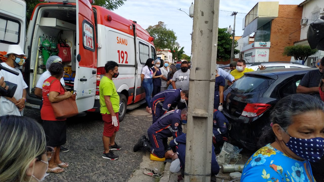 Homem morre após sofrer descarga elétrica durante religação cladestina de energia de farmácia em Teresina (Matheus Oliveira)