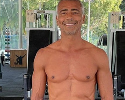 Aos 55 anos, Romário impressiona internautas ao mostrar tanquinho. Foto