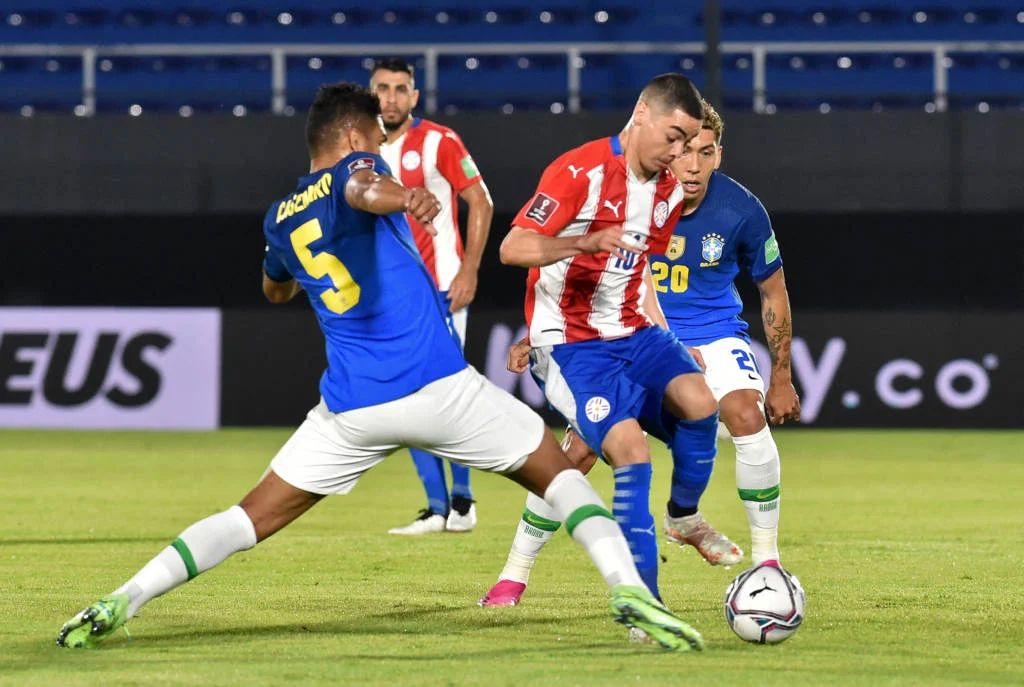 Brasil vence o Paraguai por 2 a 0  e dispara na liderança das Eliminatórias Foto: Norberto Duarte- AFPBrasil vence o Paraguai por 2 a 0  e dispara na liderança das Eliminatórias Foto: Norberto Duarte- AFP