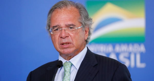 Guedes diz que governo renovará auxílio emergencial 'por dois ou três meses'