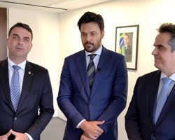  Flávio Bolsonaro, Ciro e ministro Fábio Faria estão nos EUA tratando do 5G