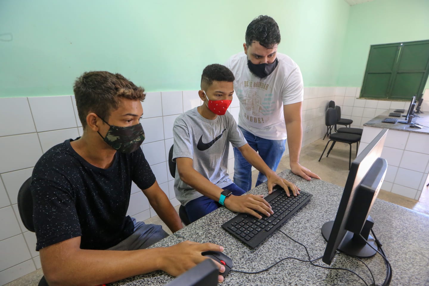 Plantão Enem ajuda estudantes a efetuar inscrição no Exame | FOTO: Divulgação