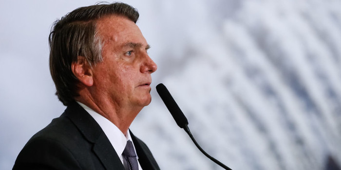 Bolsonaro se interna em São Paulo e pode fazer nova cirurgia no intestino